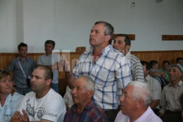 Întâlnire în van între autorități și proprietarii de terenuri de la Șcheia