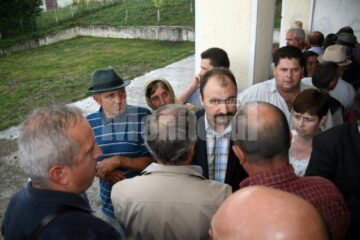 Întâlnire în van între autorități și proprietarii de terenuri de la Șcheia