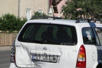 Autoturismul a fost lovit în plin, din spate, în trafic, chiar de către mașina poliției