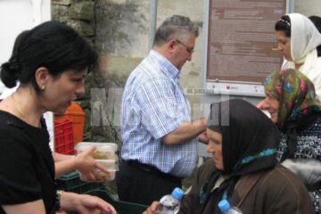 Familia primarului Sucevei, Ion Lungu va împărți, și-n acest an, sarmale credincioșilor