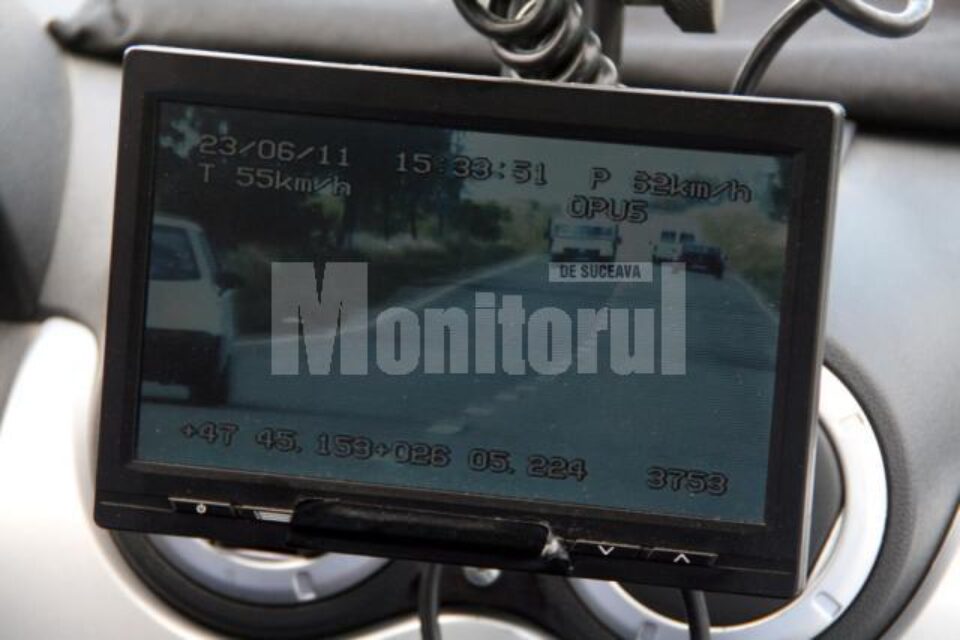 Radarul poliției a acționat și în mers, surprinzând șoferii care veneau din sens opus