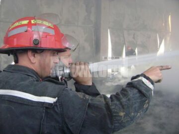 Incendiu devastator la Forestfalt Fălticeni