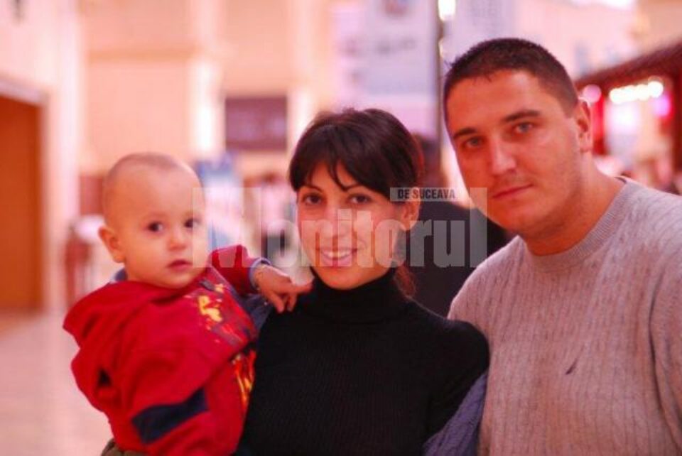 O familie fericită: Florin, Camelia și Darius