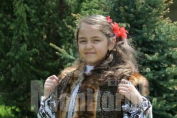 Adina Denisa își dorește să devină o cunoscută interpretă de muzică populară