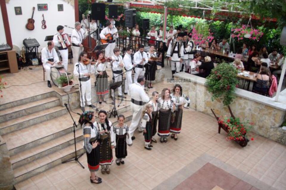 Ansamblul Arcanul a participat la spectacolul oferit cu prilejul primei ediții a emisiunii Simplu Cetățean