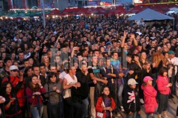 Spectatori la concertele de sâmbătă seară