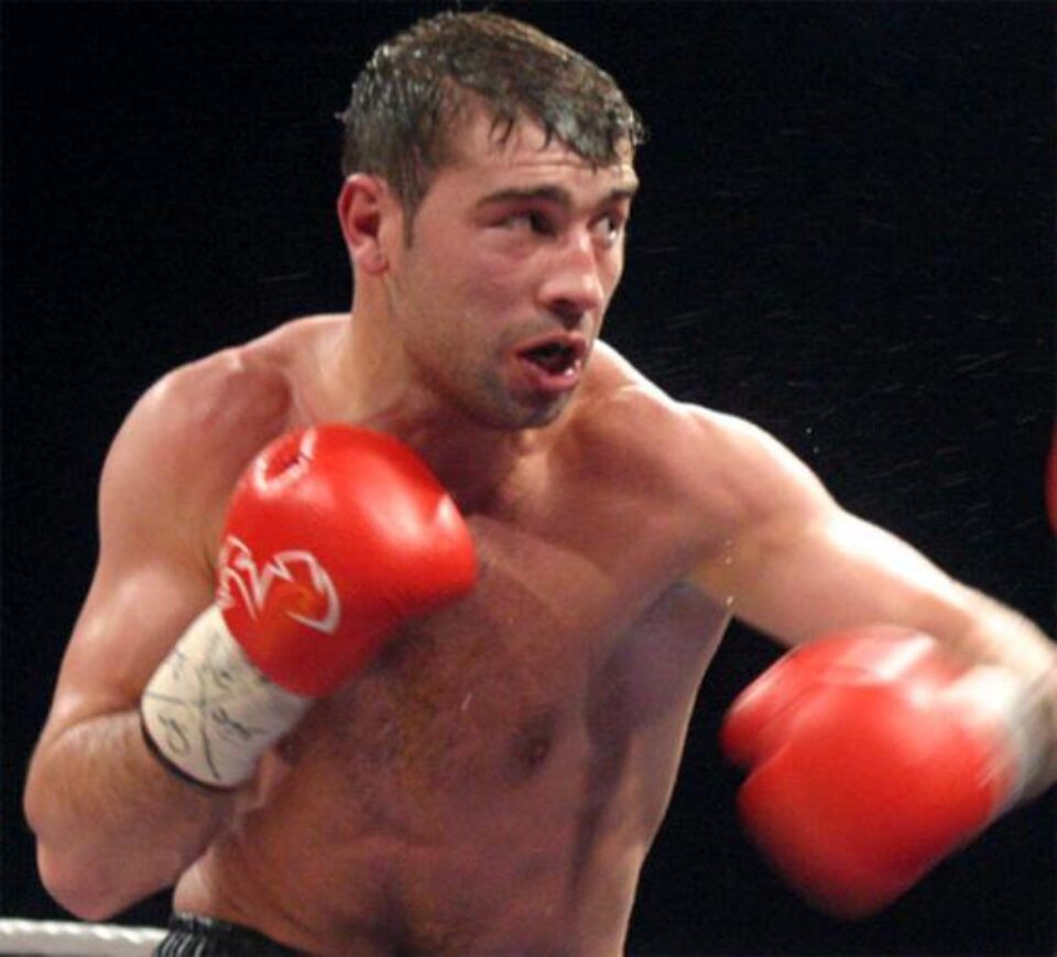 Lucian Bute îi pune la muncă pe cei de la Romexpo Lucian Bute îi pune la muncă pe cei de la Romexpo