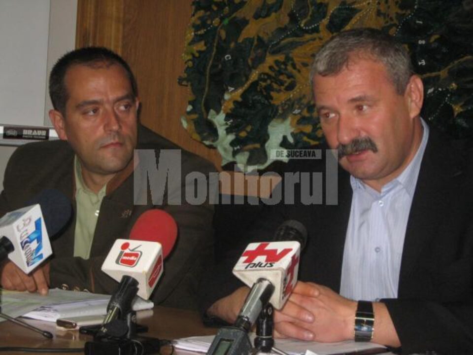 Mihai Mihețiu, șeful DS Suceava, și Valerian Solovăstru, directorul RNP