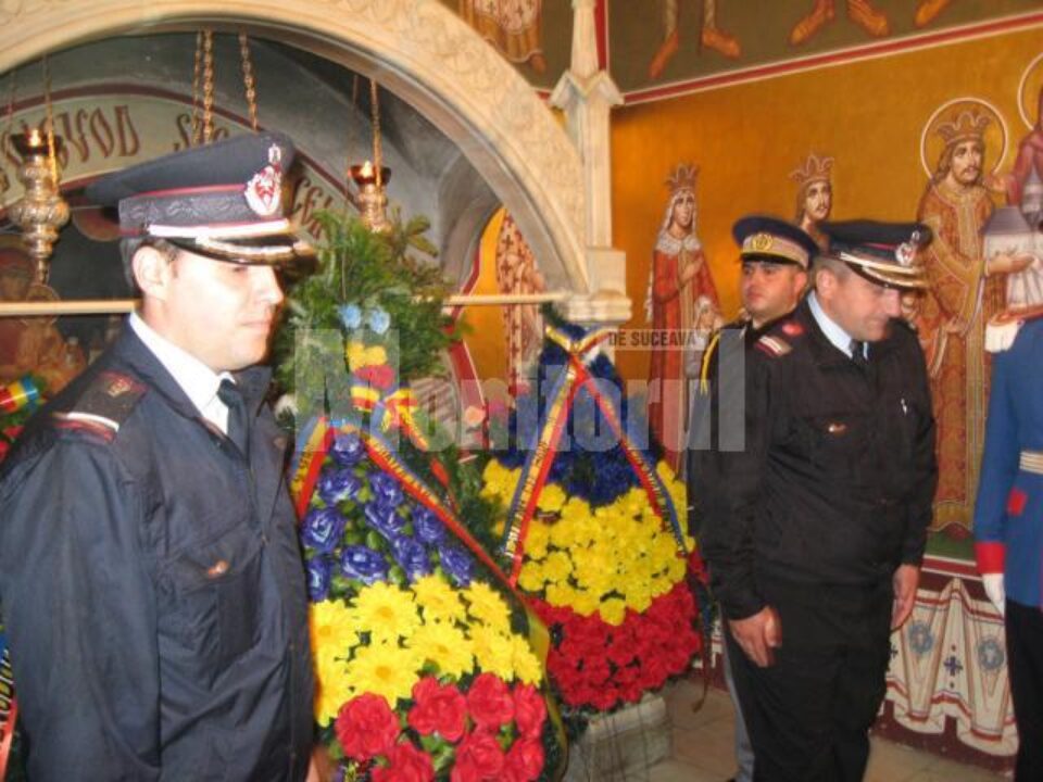 Reprezentanții mai multor instituții ale statului au depus coroane de flori la mormântul domnitorului Ștefan cel Mare