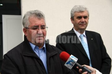 Primarul Ion Lungu și directorul ACET, Ștefan Groza la inaugurarea stației de retenție Mirăuți