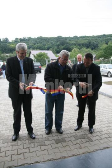 Ștefan Groza, Ion Lungu și reprezentantul Pfeiffer, la tăierea panglicii inaugurale