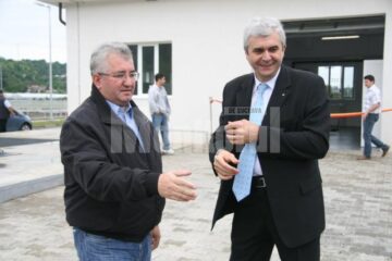 Primarul Ion Lungu și directorul ACET, Ștefan Groza la inaugurarea stației de retenție Mirăuți