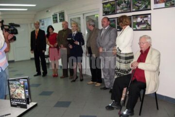 Moment de la vernisajul expoziției