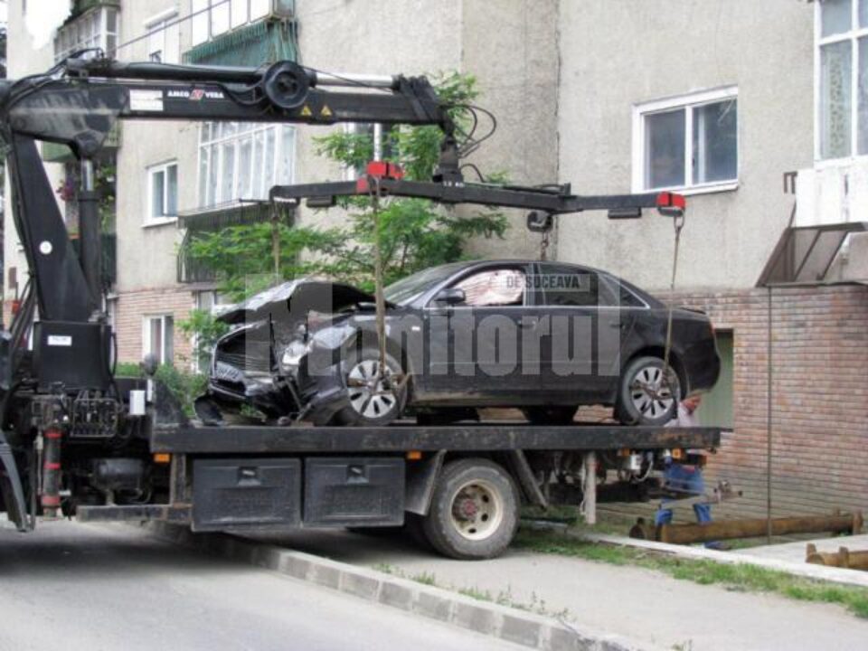 Mașina în care se aflau cei trei tineri