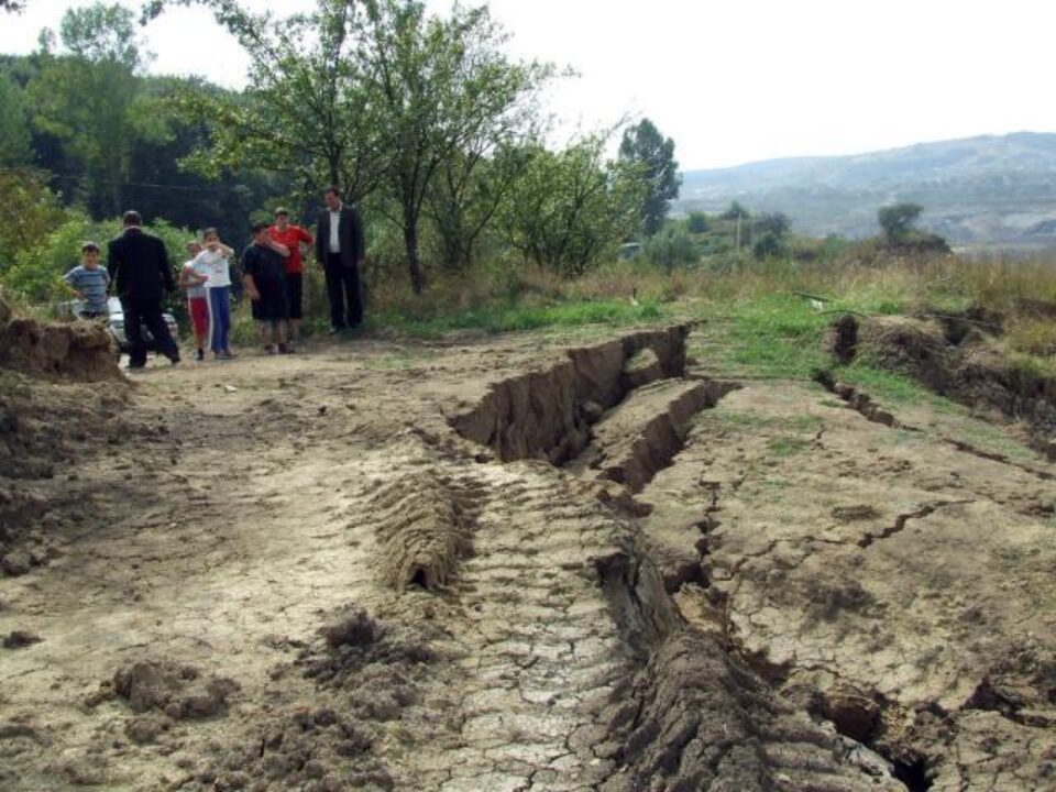 23.369 de hectare de teren din județul Suceava sunt afectate de alunecări de teren. Foto: evz.ro