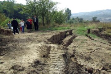 23.369 de hectare de teren din județul Suceava sunt afectate de alunecări de teren. Foto: evz.ro