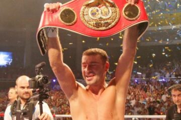 Lucian Bute se bucură, la finalul meciului cu Jean Paul Mendy, pe care l-a facut K.O., păstrându-și pentru a opta oara titlul modial IBF la supermijlocie Foto: Mediafax