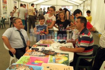 Primarul Marius Ursaciuc și caricaturistul Ovidiu Ambrozie Bortă BOA