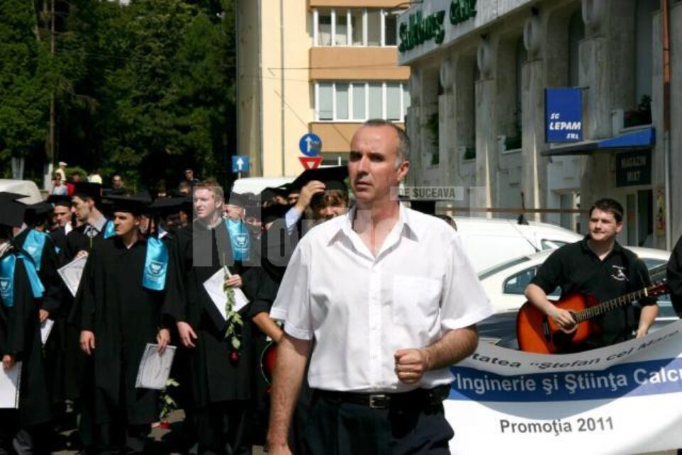 Marș inedit al absolvenților de la Facultatea de Inginerie Electrică și Știința Calculatoarelor