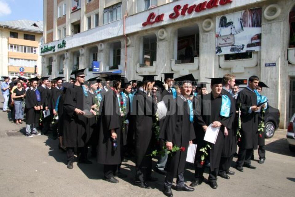 Marș inedit al absolvenților de la Facultatea de Inginerie Electrică și Știința Calculatoarelor
