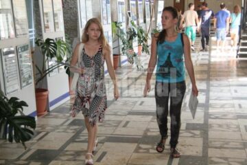 Candidati în sala de depunere a dosarelor