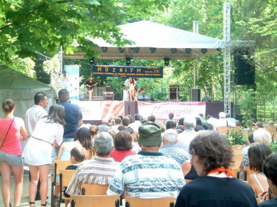Festivalul Național de Interpretare Vocal Instrumentală a Muzicii Ușoare pentru Copii și Tineret