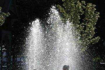 Populația, sfătuită de medici să evite expunerea prelungită la soare. Foto: Chris BESSLER