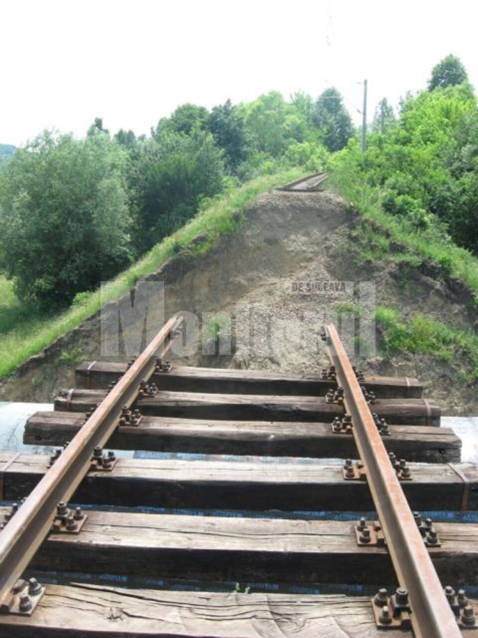 Calea ferată Suceava – Cacica a fost afectată de inundațiile din iunie 2010