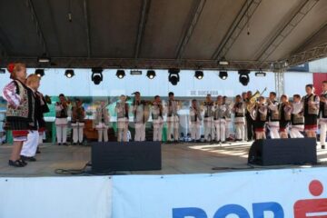 Copii din șase județe s-au întrecut la cele patru secțiuni ale Festivalului Folcloric Național „Șezătoarea copiilor”