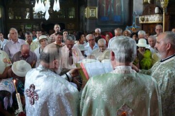 40 de cupluri au sărbătorit nunta de aur, la Biserica Sf. Ilie din Fălticeni