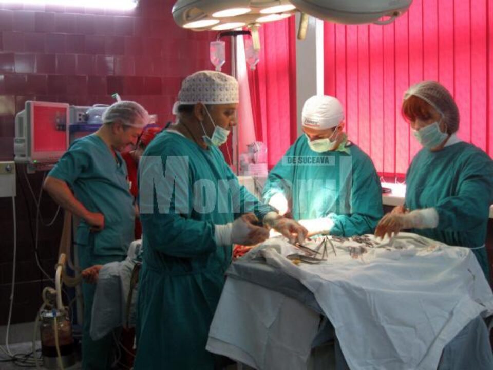 Echipa de medici a extirpat, în cadrul unei singure operații, două tumori care s-au dezvoltat în același timp