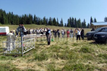 Slujba religioasă de pomenire a eroilor, oficiată pe muntele Măgura Mare