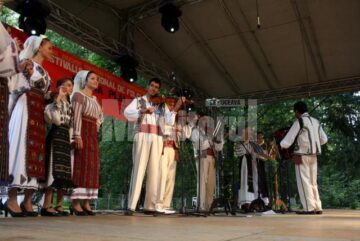 Festivalul Național al Ansamblurilor Folclorice ale Copiilor „Dorna, Plai de Joc și Cântec”
