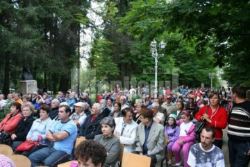Festivalul Național al Ansamblurilor Folclorice ale Copiilor „Dorna, Plai de Joc și Cântec”