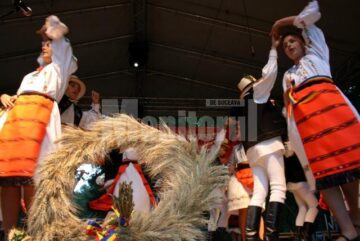 Festivalul Național al Ansamblurilor Folclorice ale Copiilor „Dorna, Plai de Joc și Cântec”