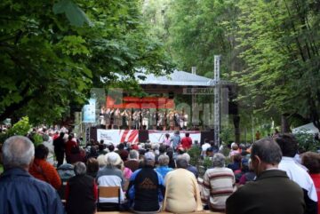 Festivalul Național al Ansamblurilor Folclorice ale Copiilor „Dorna, Plai de Joc și Cântec”