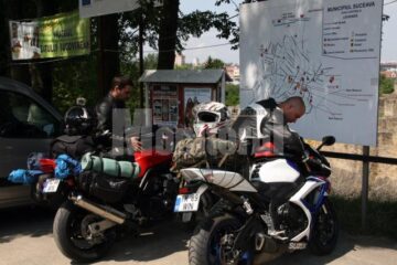 De la Suceava cei doi bikeri au plecat spre județul Neamț