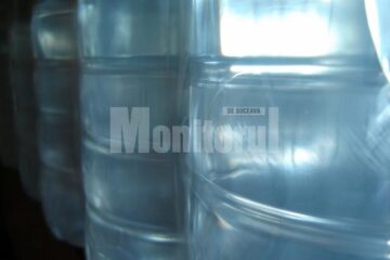 Apa plată din lotul incriminat ar fi conținut E.Coli și pseudomonas aeruginosa, care pot cauza infecții serioase. Foto: Ana Mendes