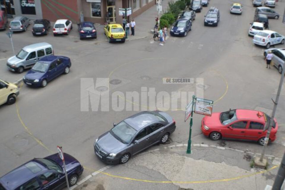 Prin prezența sensuri giratorii trasate pe asfalt, șoferii se vor adapta mai ușor la modificările rutiere care urmează să fie făcute