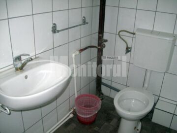 Băi curate dar fără săpun și hârtie igienică la AJOFM