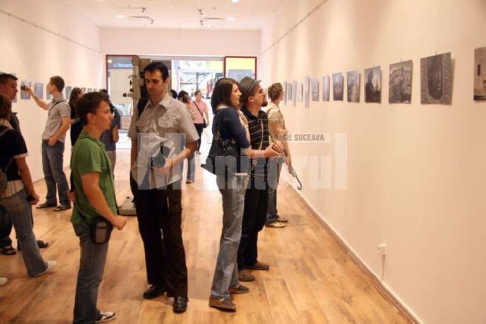 Vernisajul expoziție de fotografie „Marea hoinăreală”, la Shopping City Suceava