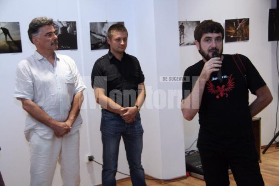 Artiștii fotografi Ionel Onofraș Daniel Penciuc și Sorin Onișor