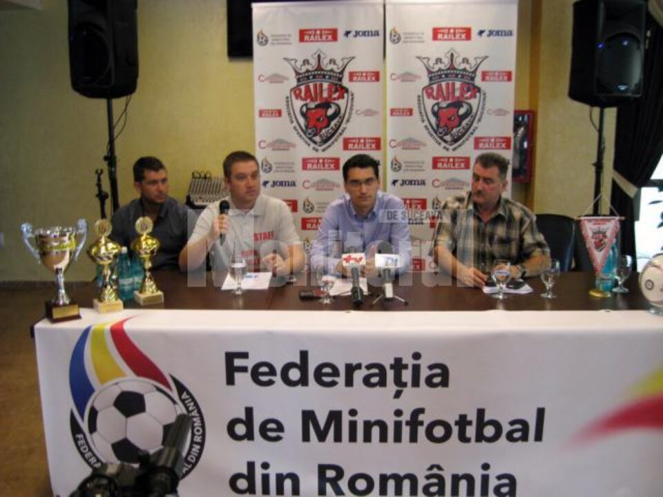 Oficialii Federației Române de Minifotbal i-au felicitat pe organizatori pentru acest turneu