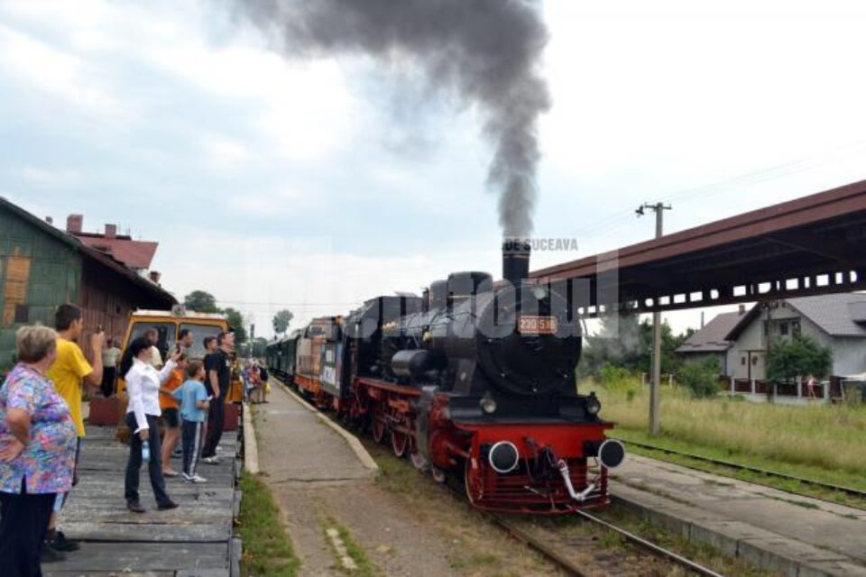 Trenul de epocă a circulat plin la prima cursă spre Putna