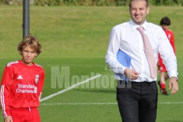 George Răzvan Chariton și Adrian Ștefănescu, la finalul unui antrenament pe terenurile celor de la Liverpool