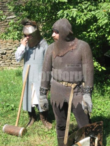 Toboșari, stegari, cascadori, trubaduri și jongleri, în Cetatea Sucevei