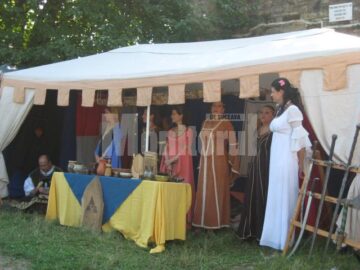 Toboșari, stegari, cascadori, trubaduri și jongleri, în Cetatea Sucevei