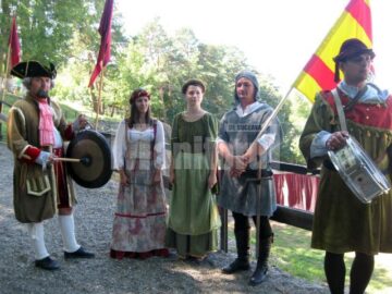 Vestitul toboșar al Cetății Sighișoara, împreună cu garda cetății