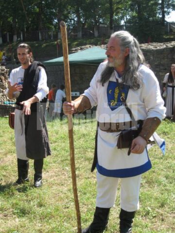 Toboșari, stegari, cascadori, trubaduri și jongleri, în Cetatea Sucevei