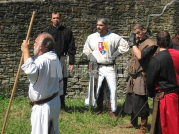 Toboșari, stegari, cascadori, trubaduri și jongleri, în Cetatea Sucevei